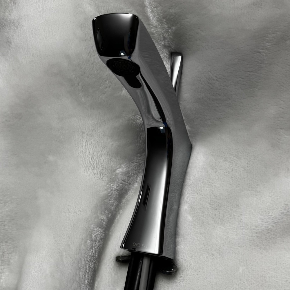 Delta Tesla Single Handle Bathroom Faucet - Chrome Finish - EXCELLENT Condition! - Picture 8 of 12